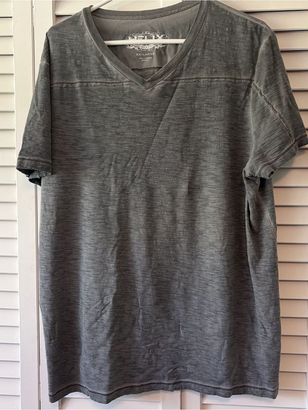 Helix Men's Short Sleeve V-Neck T-Shirt - Gray